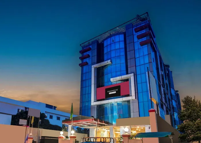 Townhouse Hatigaon Near Medicity Formerly Hotel Grand Majesty