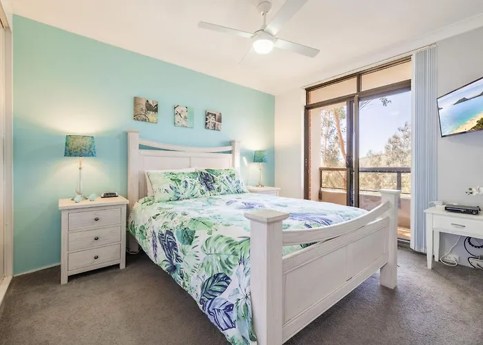 The Commodore, 23,9-11 Donald Street - Delightful Unit With Gorgeous Water Views, Air Con And Wi-Fi