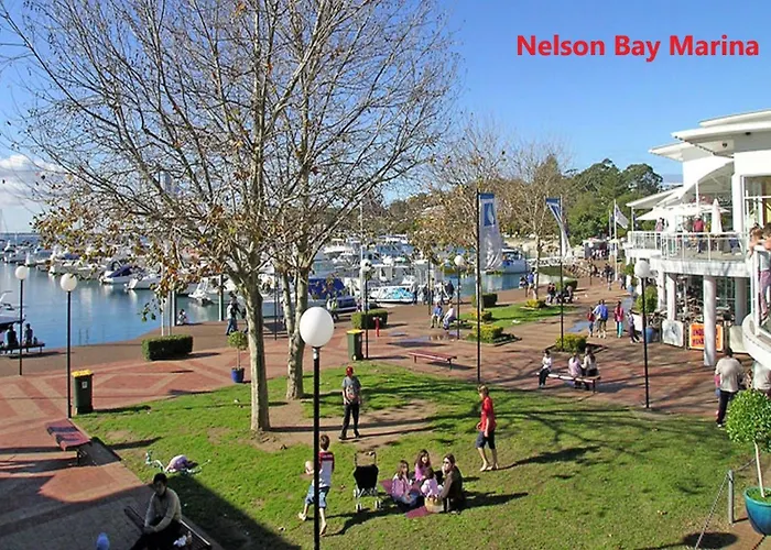 The Commodore, 23,9-11 Donald Street - Delightful Unit With Gorgeous Water Views, Air Con And Wi-Fi
