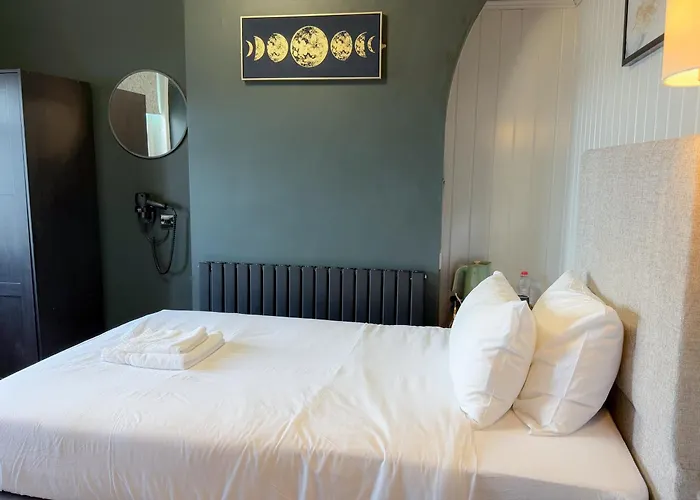 Nomi Rooms & Restaurant