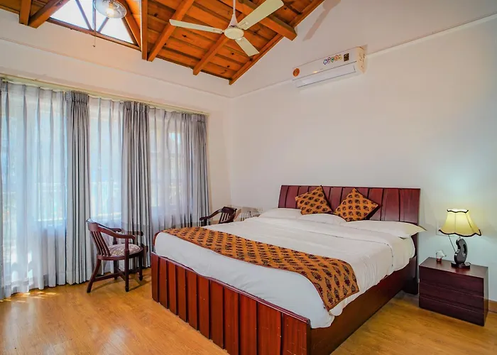 Neelesh Inn - Luxury Lake View Resort With Swimming Pool On Bhimtal Lake