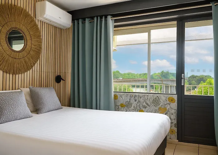 Cit Hotel L Oasis D Avignon