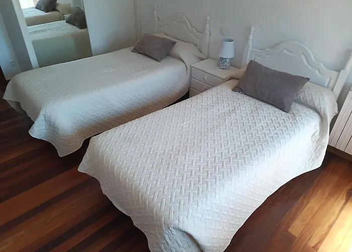 Villa La Rufina Noja 1 Planta Con Jardin