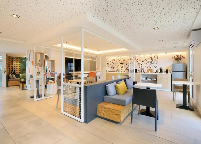 Sweetly Isatis Merignac Hotel De Ville