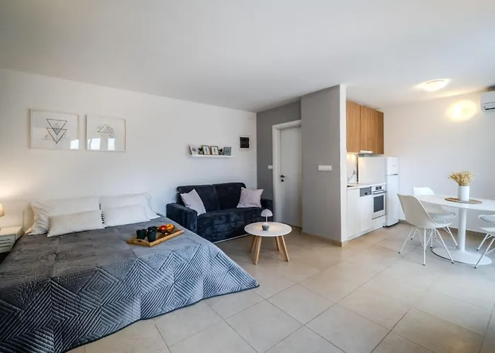 Apartments Tomy