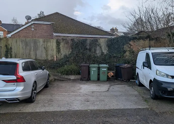 Lovely 2 Bedroom Apartment With A Garden