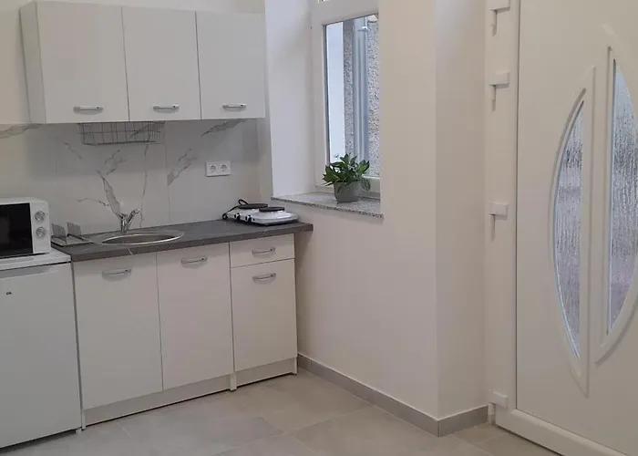 Deri Kert Apartmanhaz B