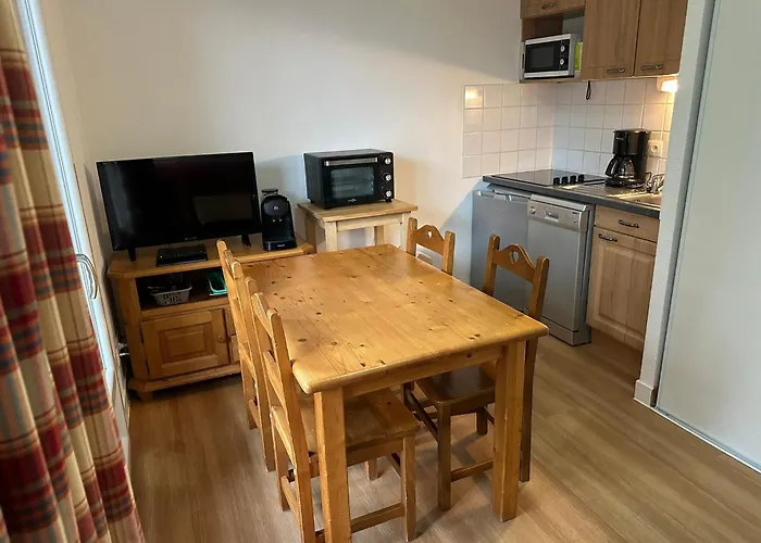 Bois de la Reine Apartments: Versatile Accommodations for 4-8 Guests