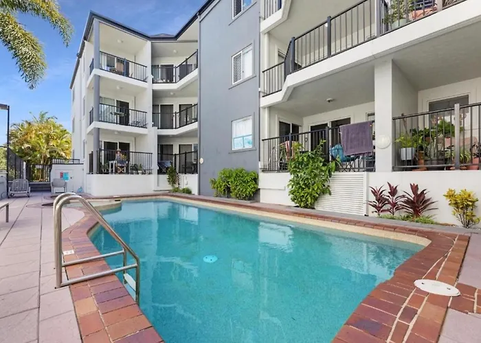Stunning 2 Bedroom 2 Bathroom Beachfront Apartment Close To Everything!