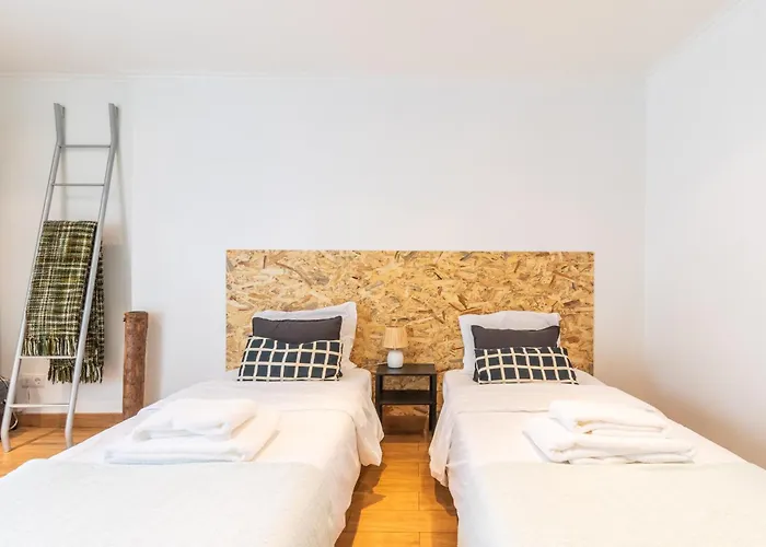 Family Apartment Near Beach & Train To Lisbon And Cascais