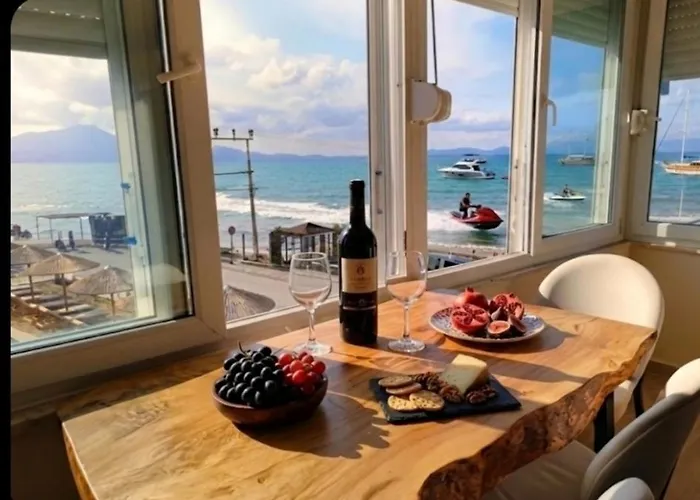 Afife Apart, Kusadasi,Denize Ve Plaja Sifir