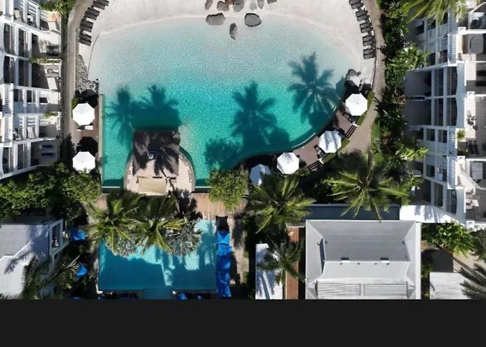 Palm Cove Beach Club Penthouse