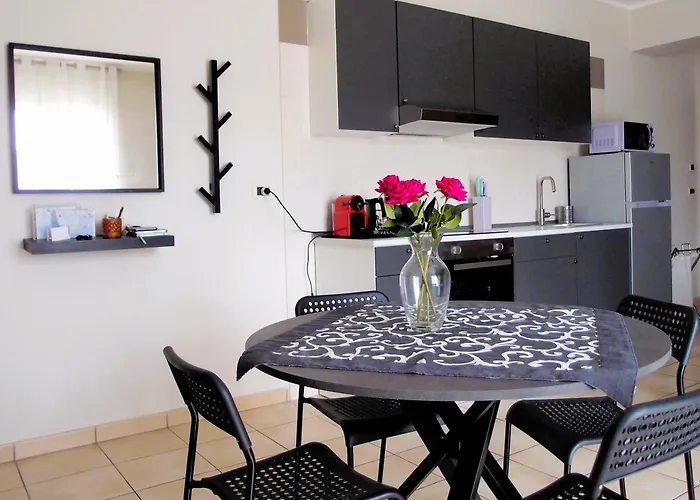 Casa Guttuso Modern Apartment - Parking & Airport Area