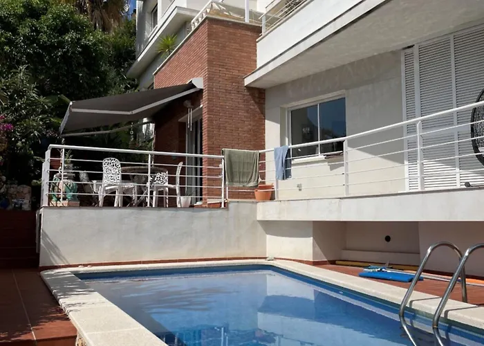 Villa With Private Pool, Ocean & Mountain Views