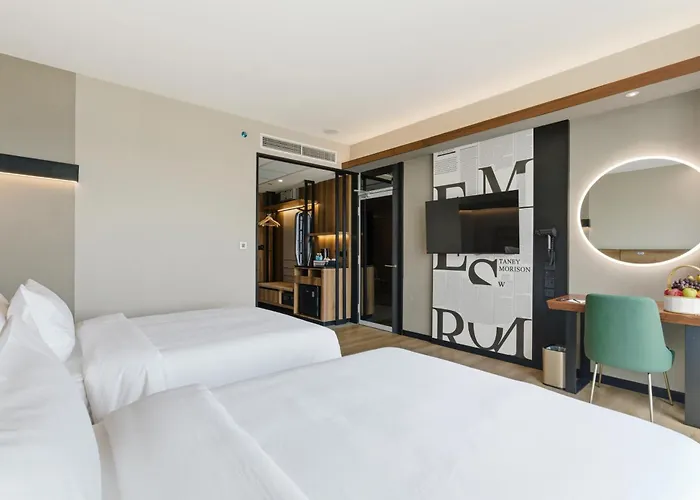 The Everly Lhesson Kuching
