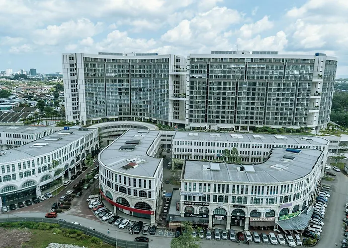 The Everly Lhesson Kuching