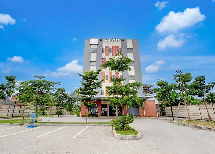 Townhouse Oak Near The Park Mall Solo Formerly D'Nawasena Guest House