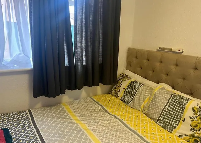 Hylands Hotel Double Room With Shared Bathroom & Free Parking