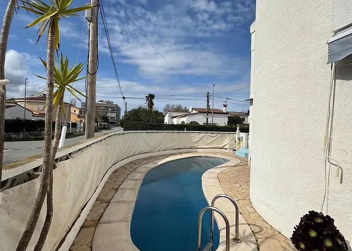 Townhouse With Pool