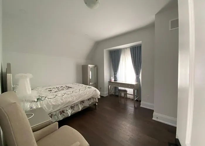 A - Willowdale Cummer Residence -Modern Room Near Yonge-Finch