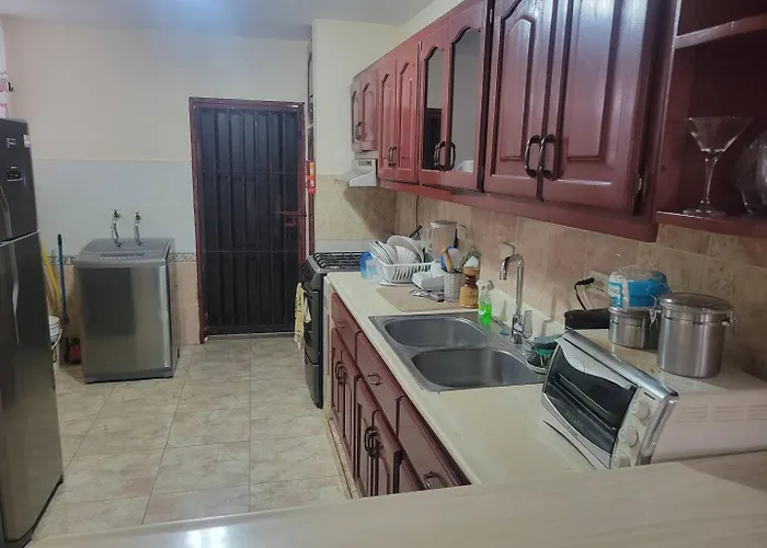 Three Bed Room Next To Colinas Mall Near Monumento