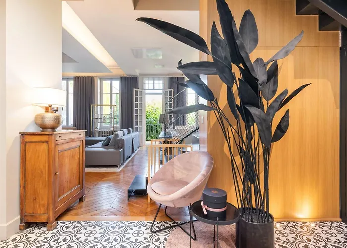 Discovery - A Villa With A Swimming Pool That Reveals All Its Charm