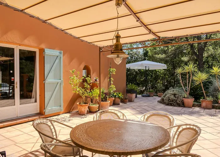 Provencal Villa With Pool Near Lorgues
