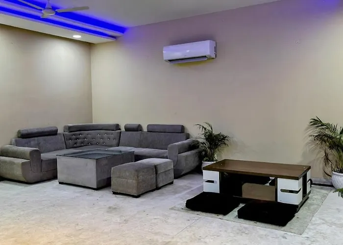 Luxurious 3Bhk Minimal Apartment Ps5 And Tv