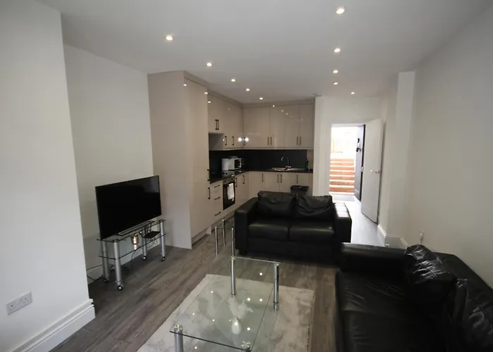 Osterley Place - Apt F