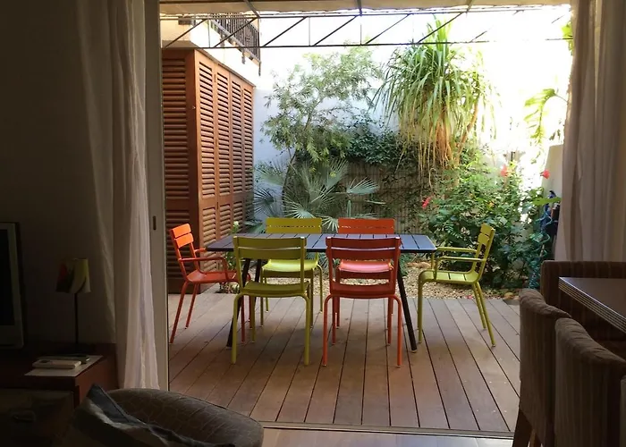 Un Patio A Porquerolles