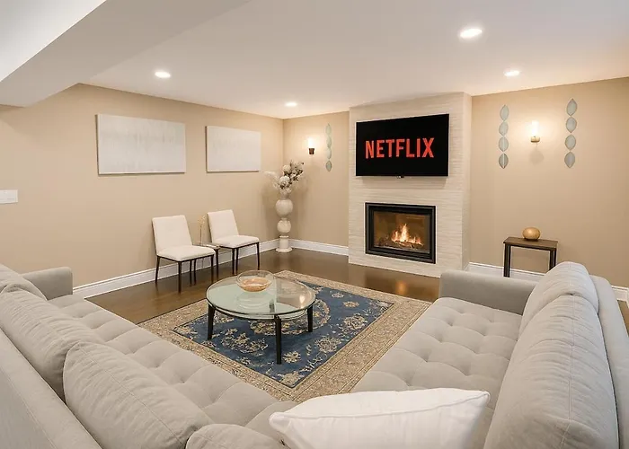 Executive 2Br Lower Suite Private & Spacious Close To Usa Border