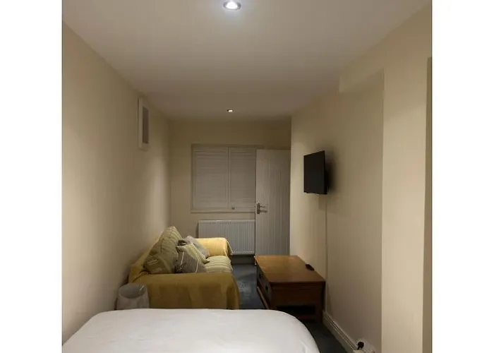 Quiet Double Room Ensuite Marble Bathroom South Croydon