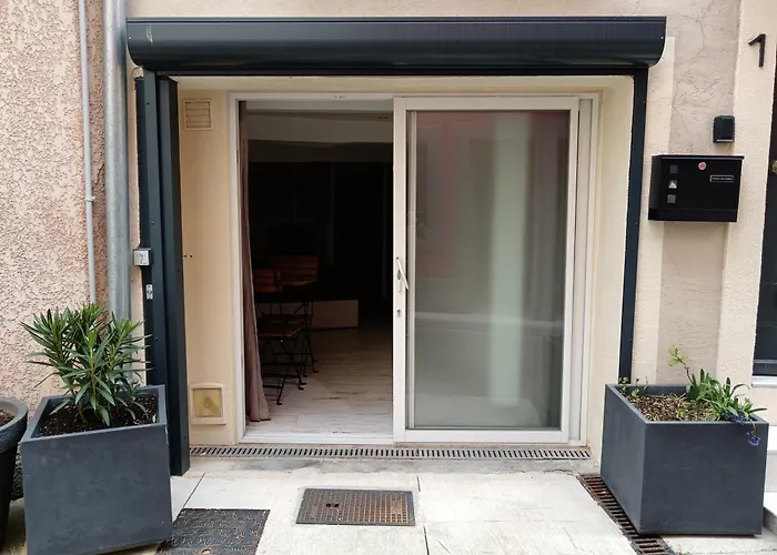Suite Spacieuse Et Moderne Avec Cuisine Et Salle De Bain