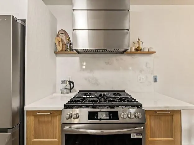 Elegant Hampton Flat In Glendale, Ca
