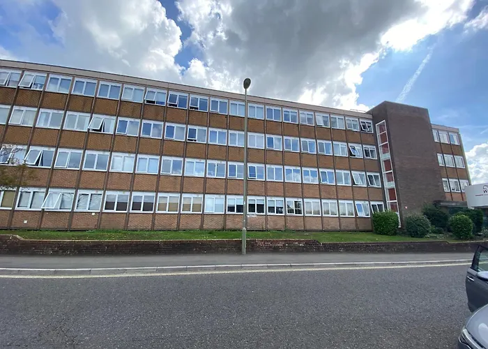 Contractors And Relocations Haven With Parking