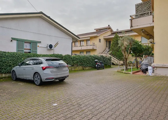Guesthost - Casa Del Sole Comfy Flat With Parking