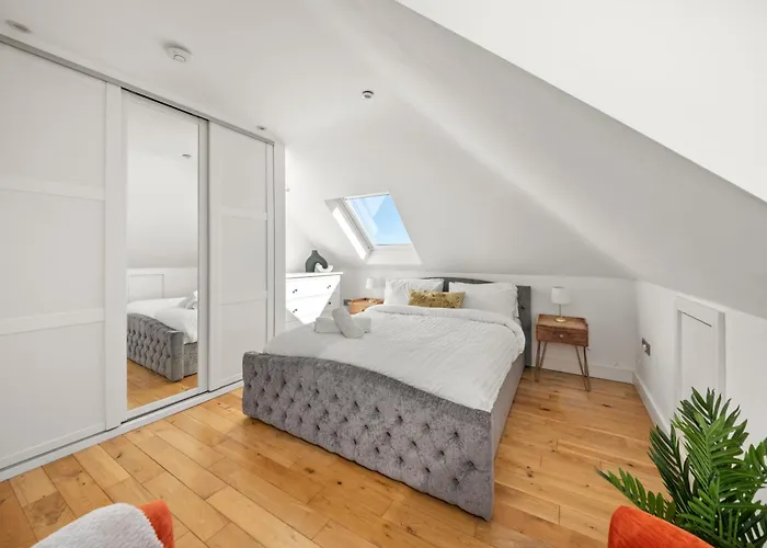 3Bed House In Ruislip By Arp Homes, Driveway Parking And Garden