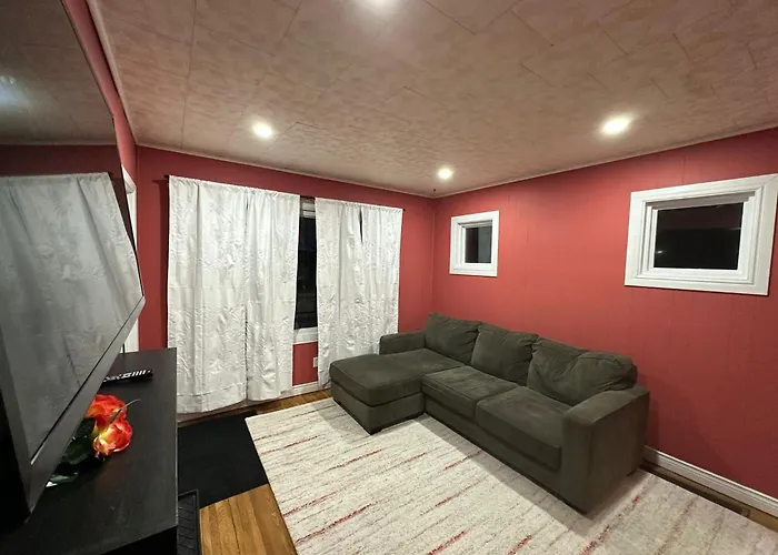 Downtown 2 Bedroom Main Floor Apartment