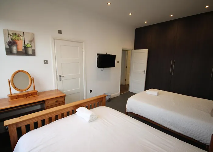 Isleworth Apt C
