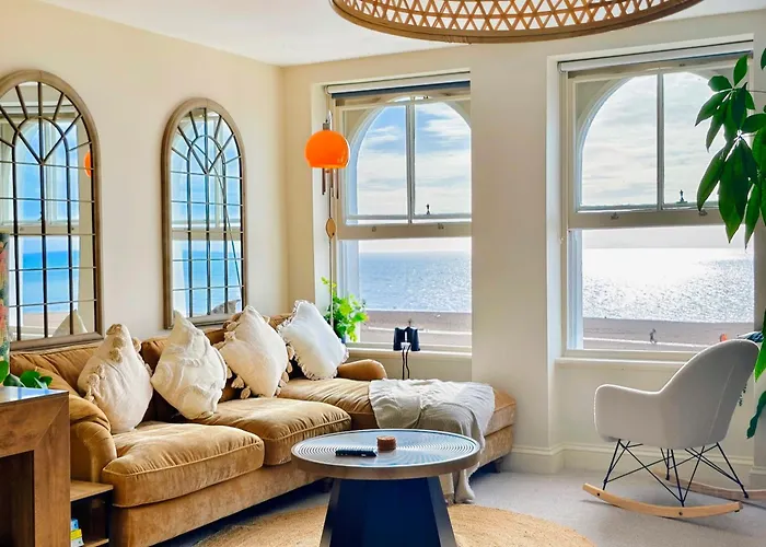 Ocean Whisper - 2 Bedroom Sea Front Apartment