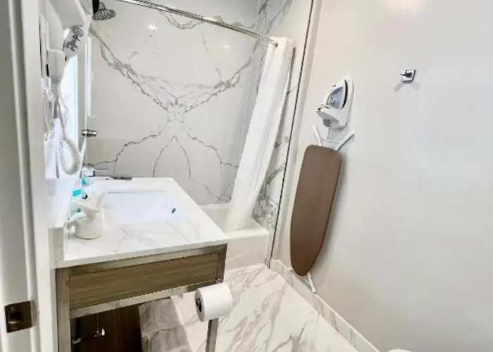 Nob Hill Motor Inn -Newly Updated Rooms!