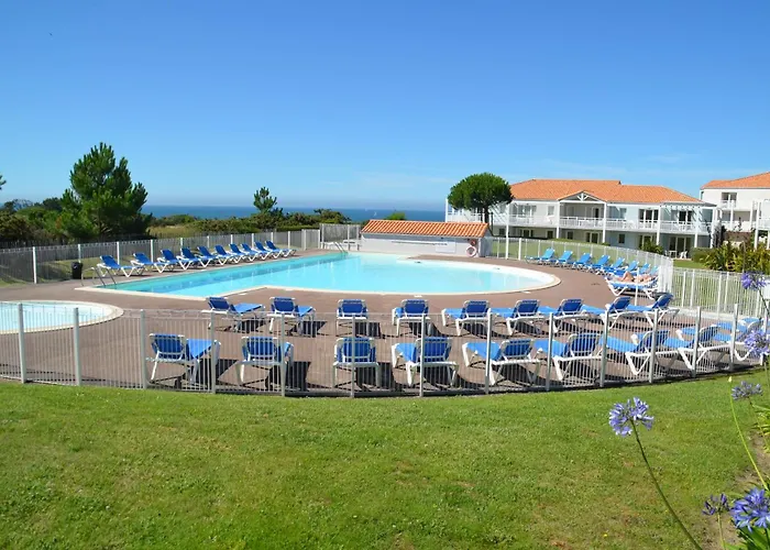 Appartements Front De Mer 2 Piscine Chauffees La Pironniere Residence De L'Estrand