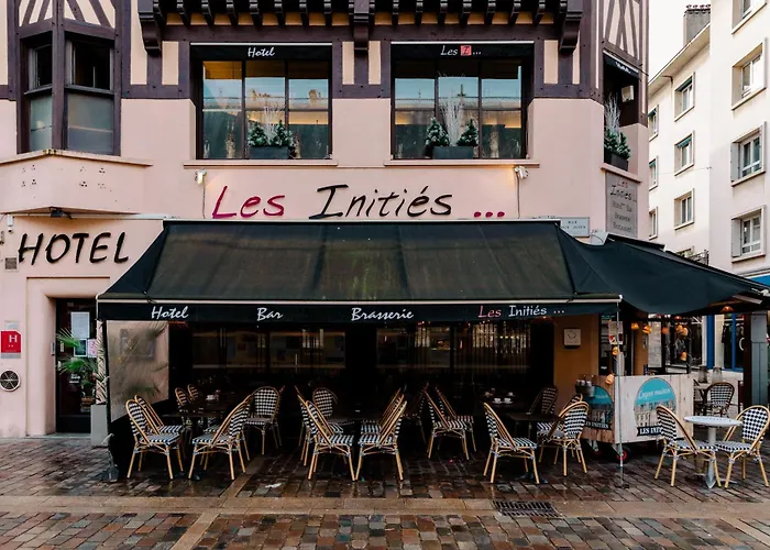 Les Inities