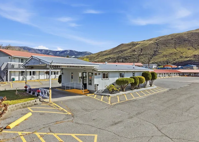 Canada'S Best Value Desert Inn & Suites