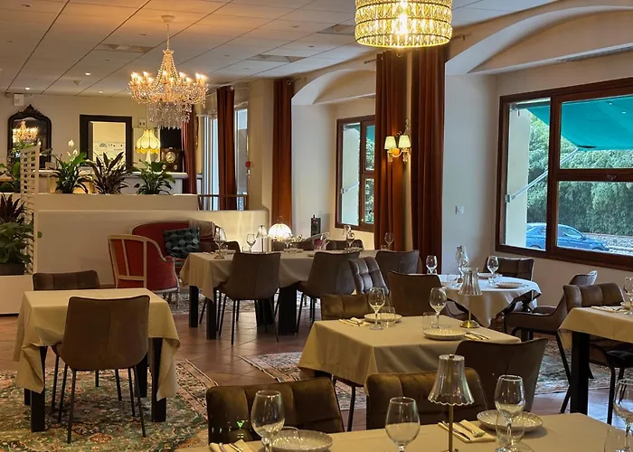 Appart'Hotel-Restaurant Castel Emeraude