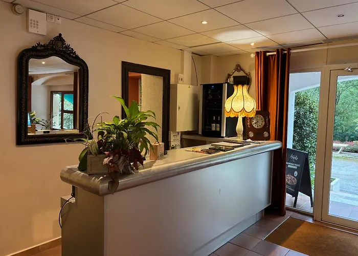 Appart'Hotel-Restaurant Castel Emeraude