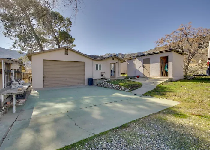 Lake & Mountain Views: Cozy California Stay