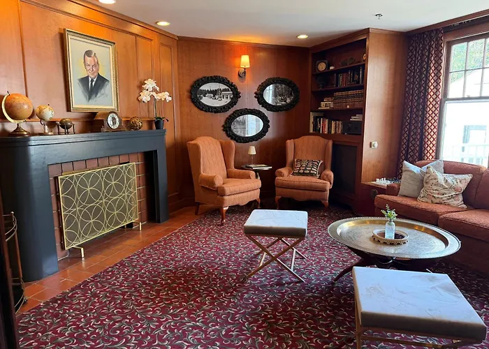 Crown Mansion Boutique Hotel & Villas