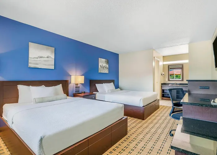 Days Inn By Wyndham Golden