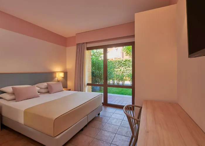 Serenusa Resort